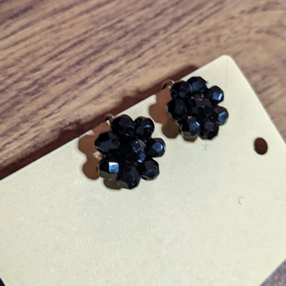 2/20$ vintage midcentury clip on earrings